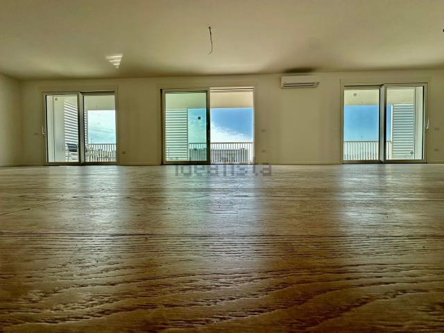 Appartamento in vendita di 323 m² in Via Santa Barbara