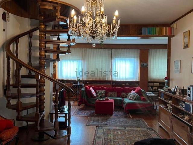 Appartamento in vendita di 323 m² in Via Pasquale Besenghi
