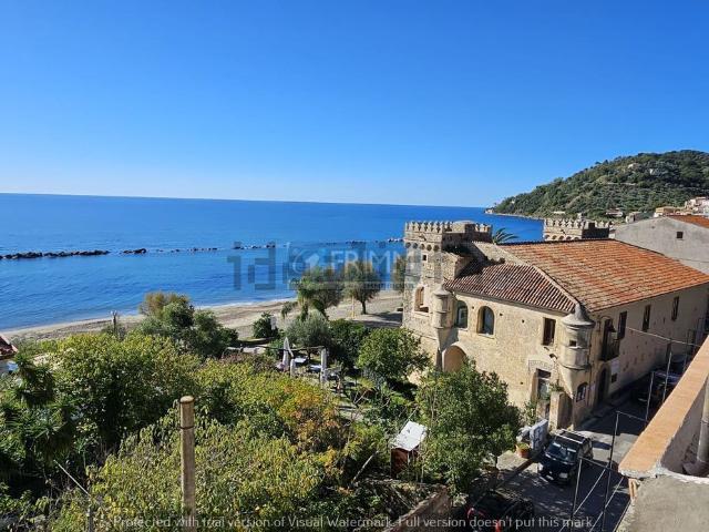 Appartamento in vendita di 325 m² in Via Caracciolo