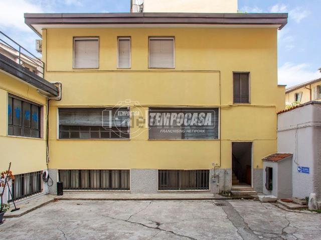 Appartamento in vendita di 325 m² in Via Bramante, 37