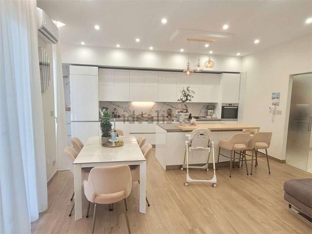 Appartamento in vendita di 325 m² in Via Giulianova, 19