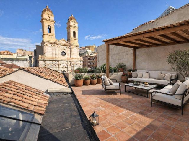 Appartamento in vendita di 325 m² in Via Domenico Alberto Azuni