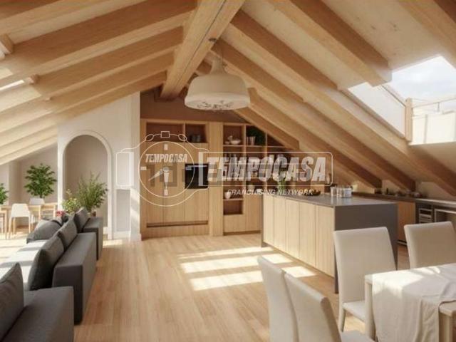 Appartamento in vendita di 326 m² in Via Comuni Gemellati, 99