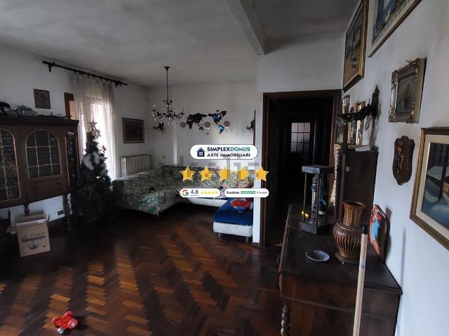 Appartamento in vendita di 329 m² in Via Circonvallazione