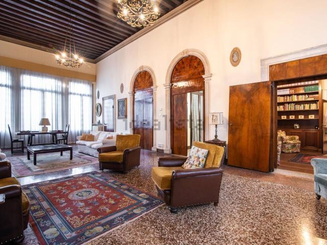 Appartamento in vendita di 330 m²
