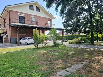 Appartamento in vendita di 330 m² in Via G. Piumati, 211