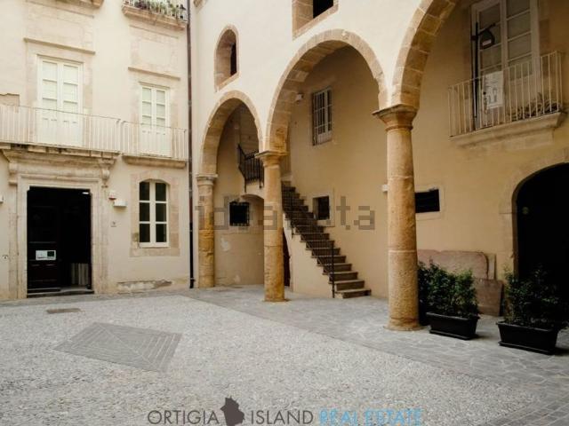 Appartamento in vendita di 330 m² in Via della Maestranza