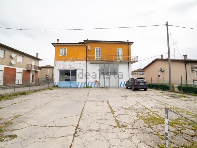 Appartamento in vendita di 330 m² in Via Isonzo, 4