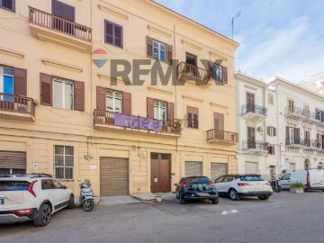Appartamento in vendita di 330 m² in Via Mariano Stabile, 24