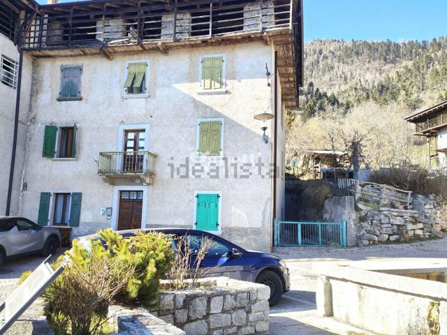 Appartamento in vendita di 330 m² in Località Larido, 48