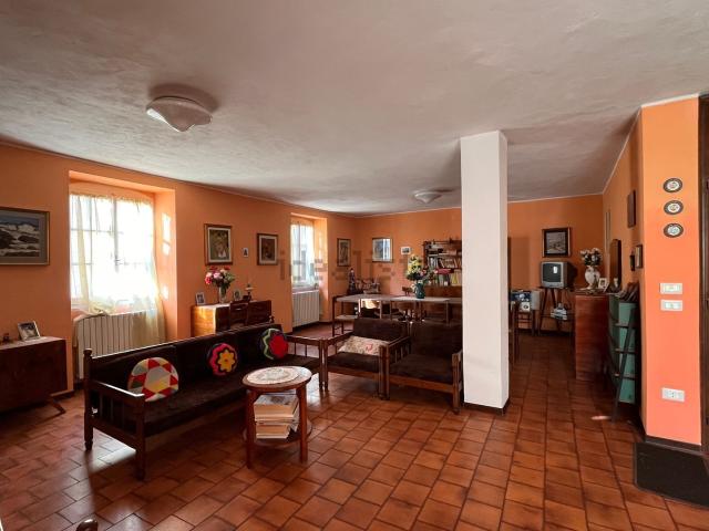 Appartamento in vendita di 330 m² in Piazza Stravignino, 2