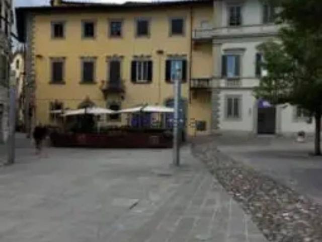 Appartamento in vendita di 330 m² in Piazza Umberto I