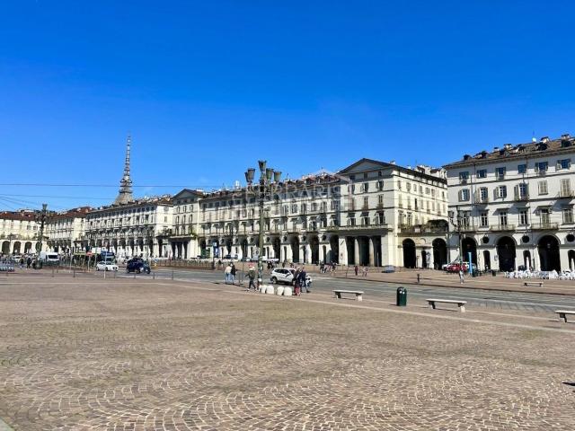 Appartamento in vendita di 330 m² in Piazza Vittorio Veneto, 21