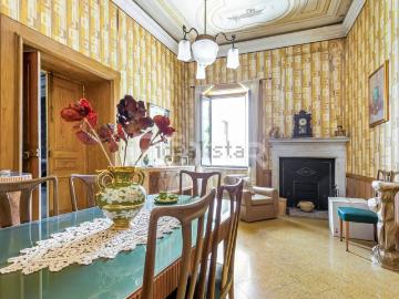 Appartamento in vendita di 334 m² in Via Vittorio Emanuele III