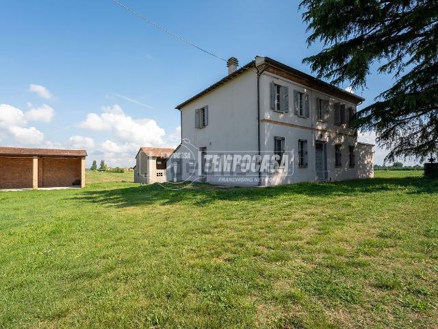 Appartamento in vendita di 335 m² in Via Argine Sinistro Montone, 4