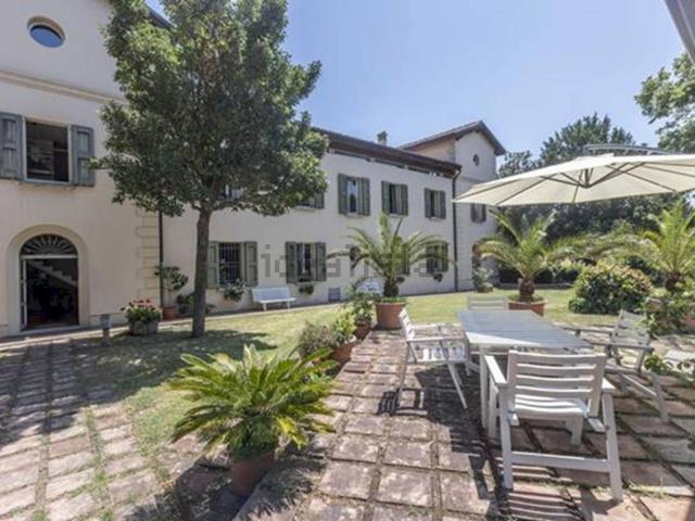 Appartamento in vendita di 391 m² in Via del Pino, 1