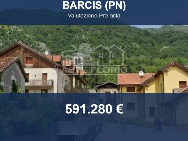 Appartamento in vendita di 335 m² in Via Roma