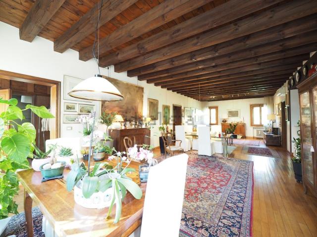 Appartamento in vendita di 337 m² in Via Bissuola