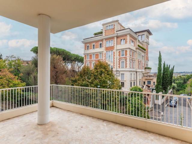 Appartamento in vendita di 338 m² in Via dei Monti Parioli