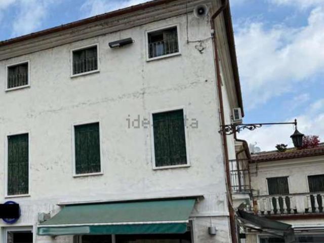 Appartamento in vendita di 339 m² in Piazza Umberto I