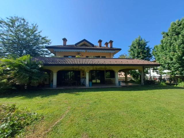 Appartamento in vendita di 340 m² in Via Costituzione, 7