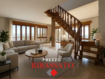 Appartamento in vendita di 340 m² in Via Giorgio Ambrosoli, 3