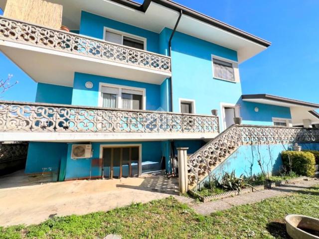 Appartamento in vendita di 340 m² in Via Giovanni Batta Candotti, 22