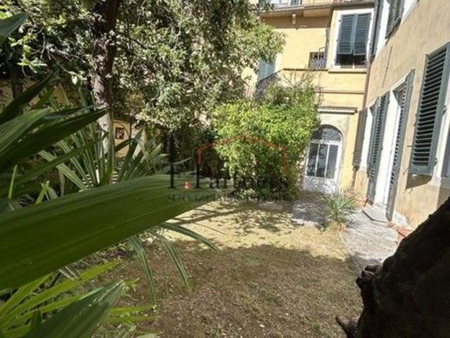 Appartamento in vendita di 340 m² in Via della Mattonaia