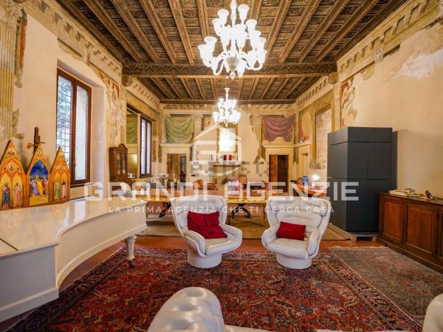 Appartamento in vendita di 340 m² in Via Leoncino, 19