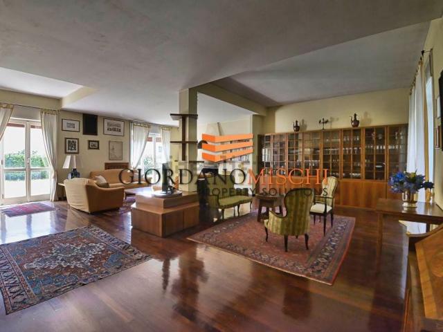 Appartamento in vendita di 340 m² in Via Monza, 55