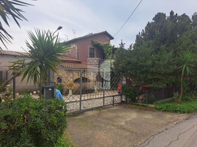 Appartamento in vendita di 348 m² in Via dei Gelsomini