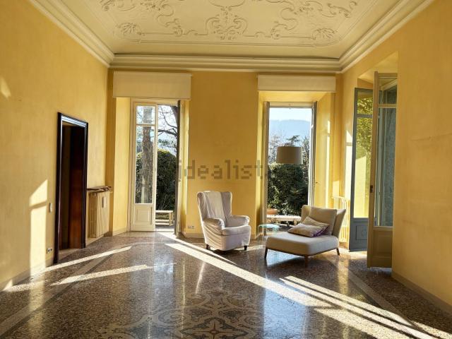 Appartamento in vendita di 348 m² in Via Tommaso Grossi, 39