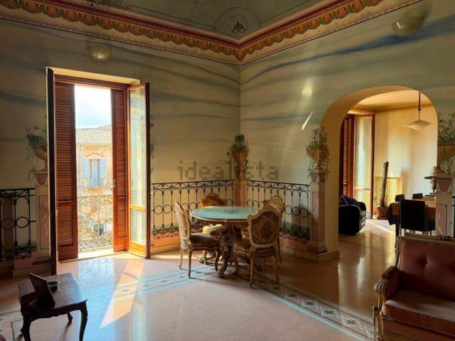 Appartamento in vendita di 348 m² in Piazza Giuseppe Garibaldi