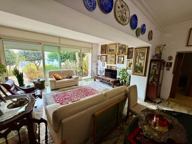 Appartamento in vendita di 350 m² in Via Alessandro Manzoni, 157