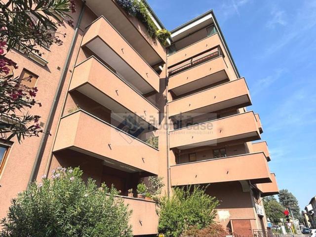 Appartamento in vendita di 350 m² in Via Stefano da Seregno