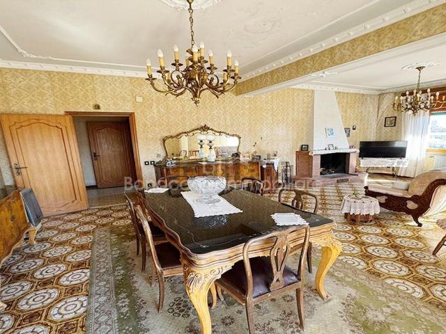 Appartamento in vendita di 350 m² in Via Porta Cappuccini