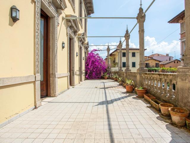 Appartamento in vendita di 350 m² in Via Parrocchia, 1