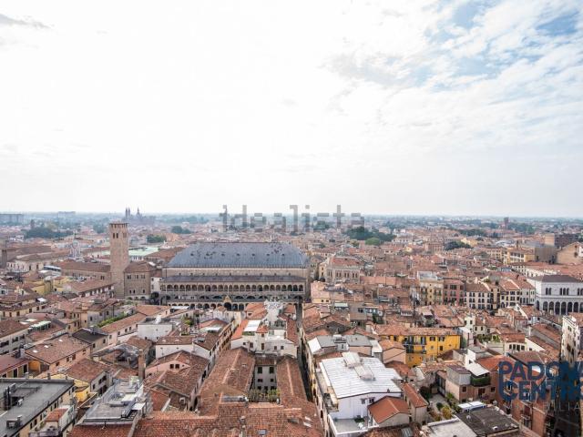 Appartamento in vendita di 350 m² in Piazza dell&apos Insurrezione