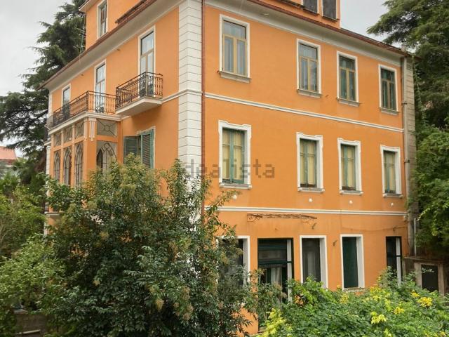 Appartamento in vendita di 351 m² in Via Arce