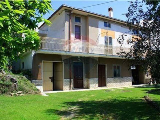 Appartamento in vendita di 352 m² in Viale Sandro Pertini, 2