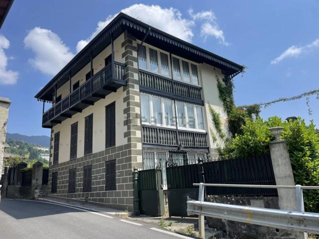 Appartamento in vendita di 353 m² in Frazione Versino, 31
