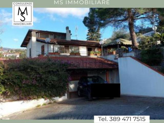 Appartamento in vendita di 358 m² in Via Privata delle Rose