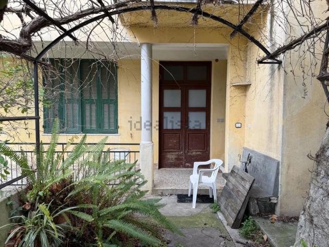 Appartamento in vendita di 359 m² in Via G. D&apos Annunzio