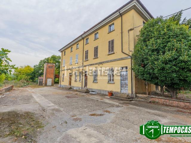 Appartamento in vendita di 360 m² in Via Caorsana, 223