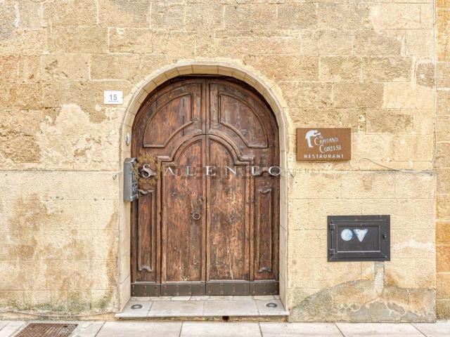 Appartamento in vendita di 360 m² in Via Ippolitis, 20
