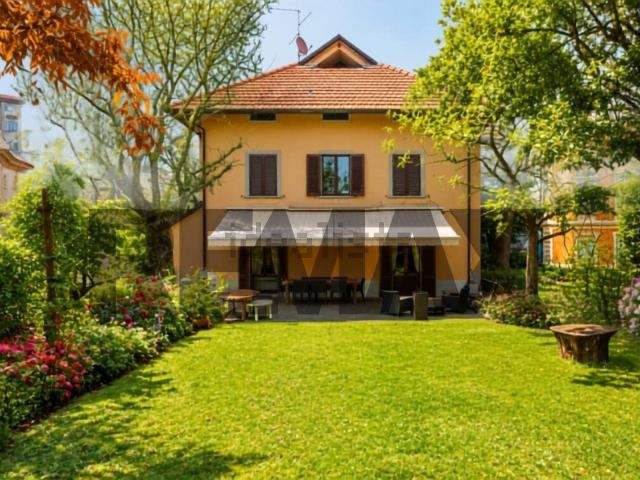 Appartamento in vendita di 360 m² in Via Sant&apos Alessandro, 71