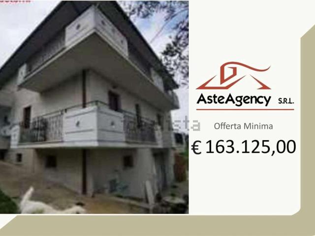 Appartamento in vendita di 362 m² in Strada Statale 81 Piceno Aprutina, 20