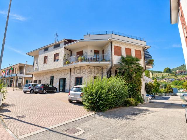 Appartamento in vendita di 363 m² in Via Alba Cortemilia, 18