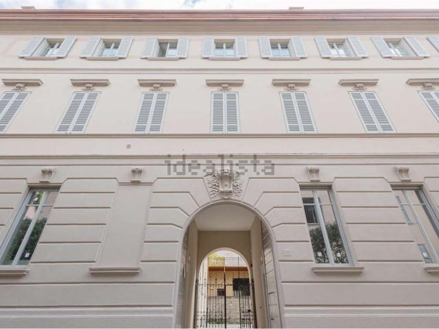 Appartamento in vendita di 364 m² in Via Giuseppe Parini, 2