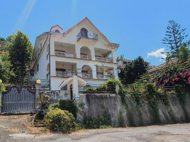 Appartamento in vendita di 364 m² in Via Sant&apos Andrea, 1